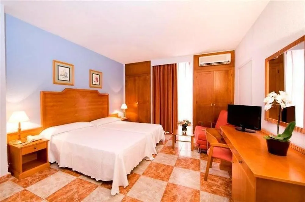Hotel Monarque El Rodeo マルベーリャ 3*,